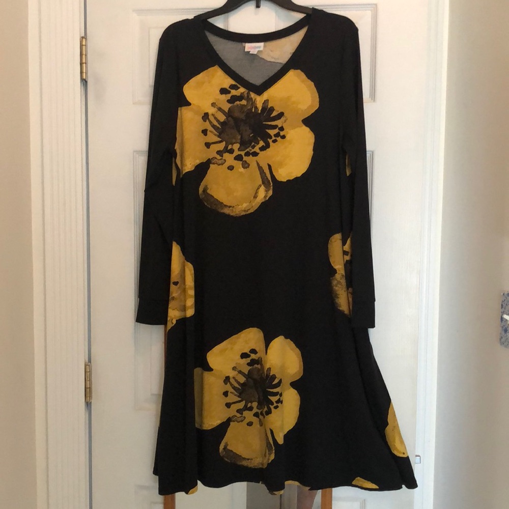 LuLa Roe long sleeve extra large flowers Dress. Size Large